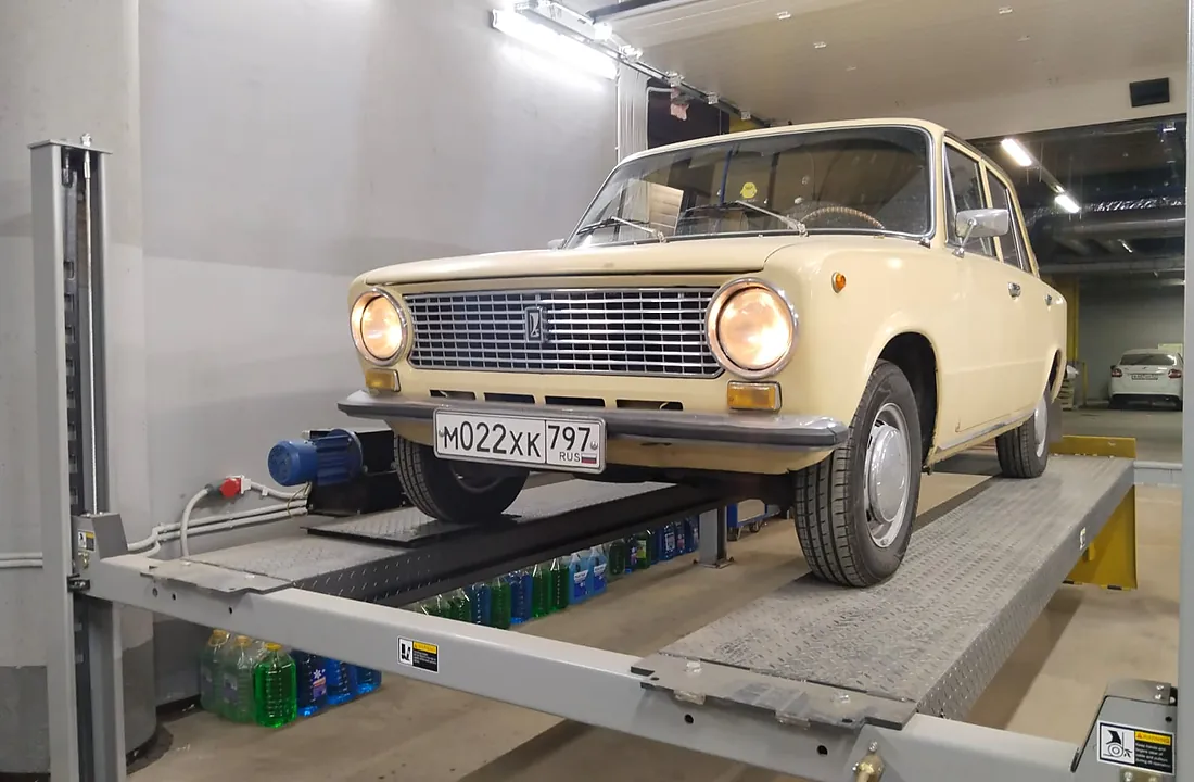 Автомобиль проходит техосмотр